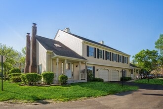 Building Photo - 2628 College Hill Cir