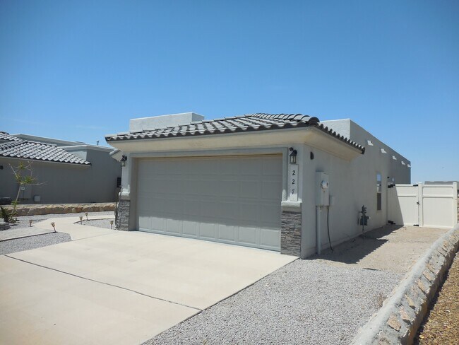 Building Photo - 227 Ellesmere Wy