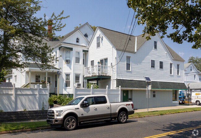 Building Photo - 150 Main St