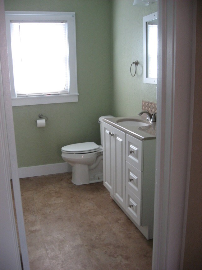 Bathroom - 218 E 4th Ave