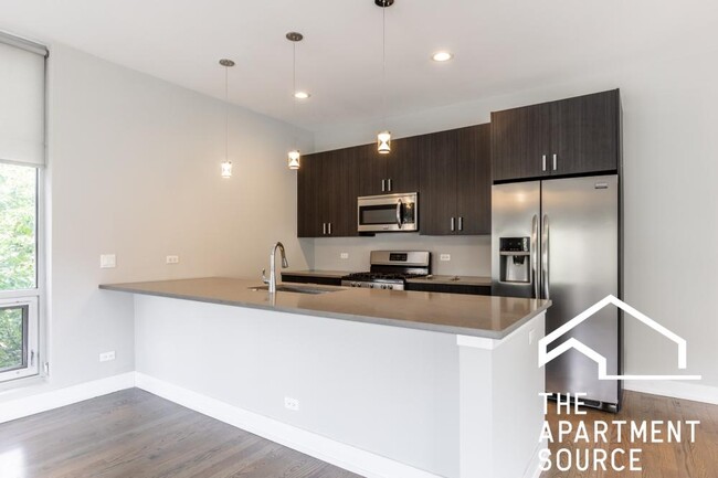 Building Photo - 3 bedroom in Chicago IL 60614