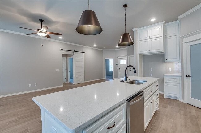 Building Photo - 7924 Mimosa Dr