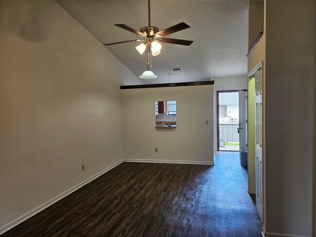 Building Photo - 1338 Delaware Pl