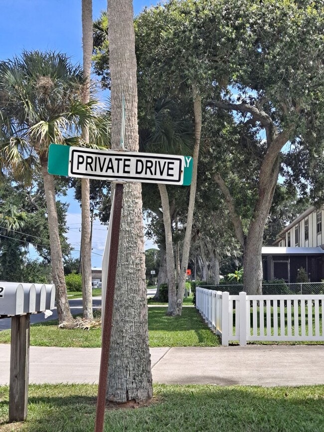 Building Photo - Available Mid-Nov! 3BR 2BA OFF RIVERSIDE DR FOR RENT