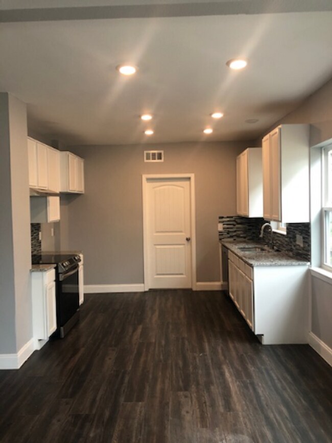 Foto del edificio - 1000 W Gandy St