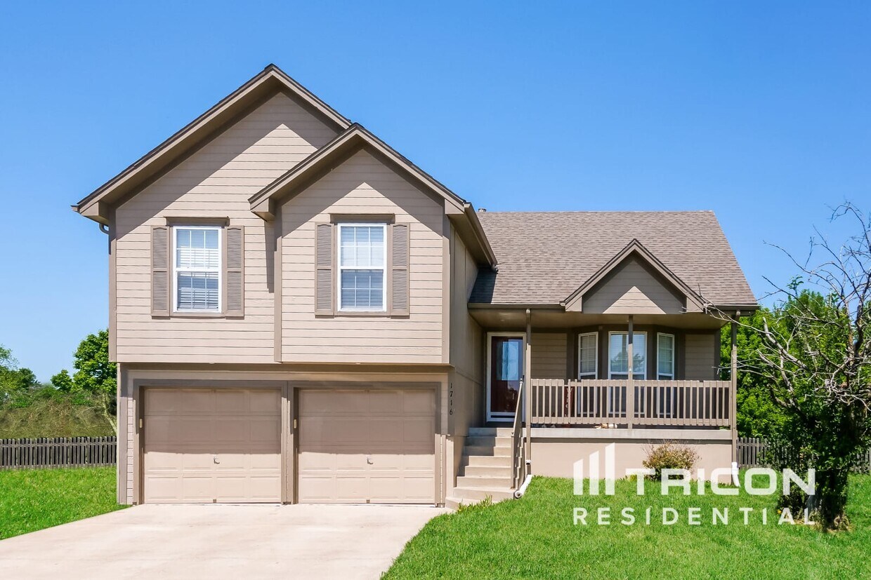 Primary Photo - 1716 Lynn Cir