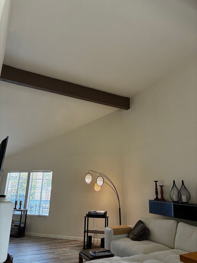 Building Photo - Beautiful La Jolla Condo – Fully Furnished...