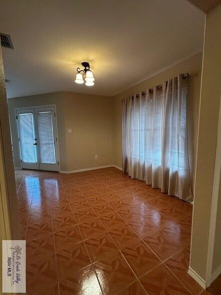 Foto del edificio - 944 Alta Mesa Blvd