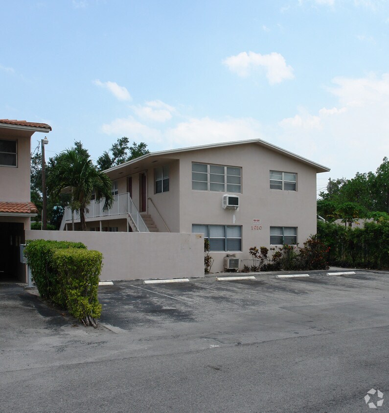 Building Photo - 1010 SW 16th Ave