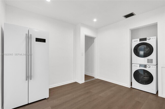 Foto del edificio - 4701 SW 104th Ct