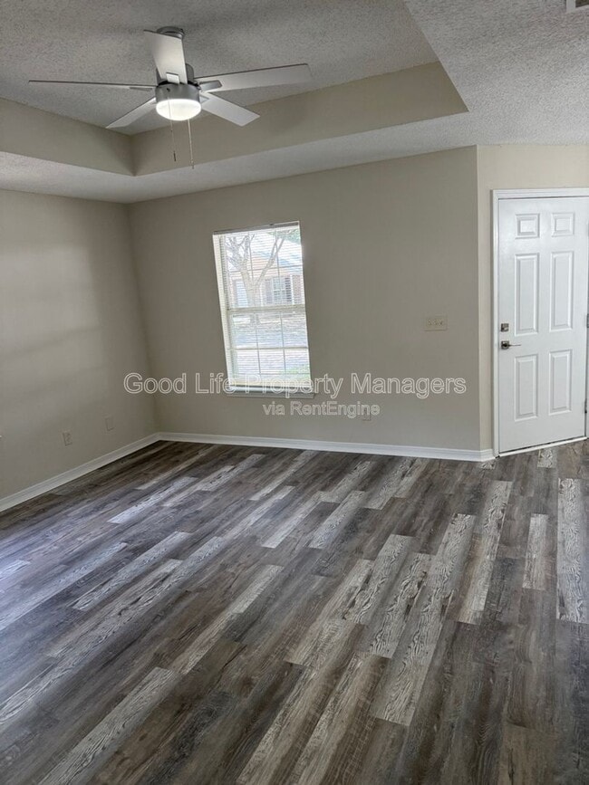 Foto del edificio - 9980 Bowman Ave
