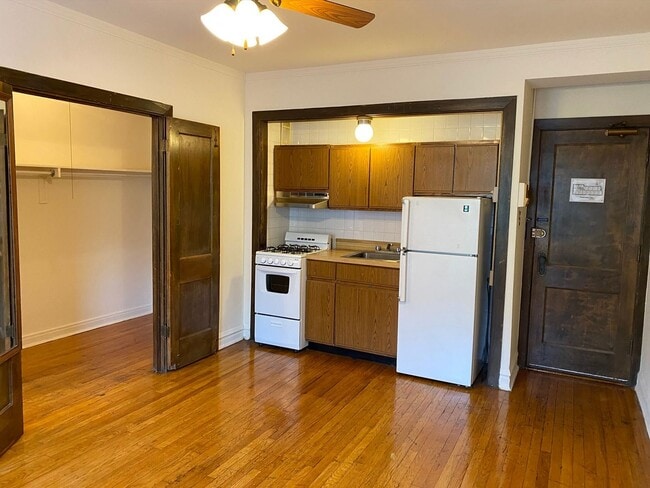 Interior Photo - 2256 N. Cleveland