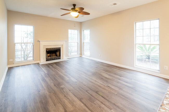 Foto del edificio - Large Goose Creek Home