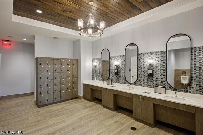 Foto del edificio - 5749 Double Eagle Cir