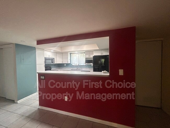 Building Photo - 760 S Village Dr
