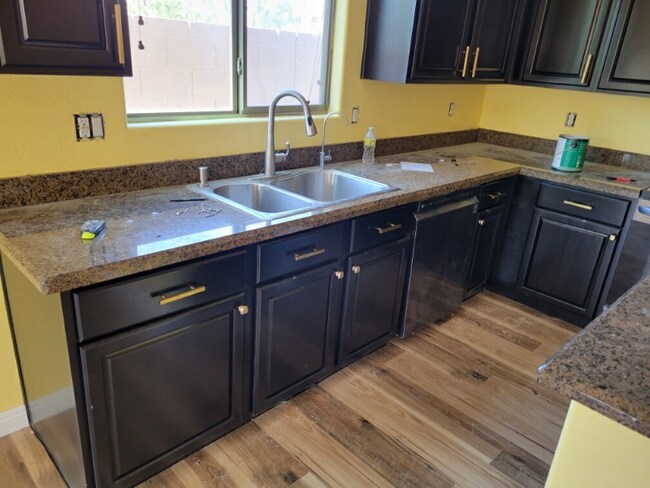 Building Photo - 5009 W Desert Ln