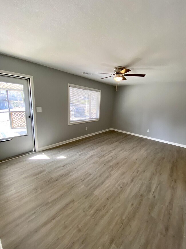 Building Photo - 4834 Woodend Ave