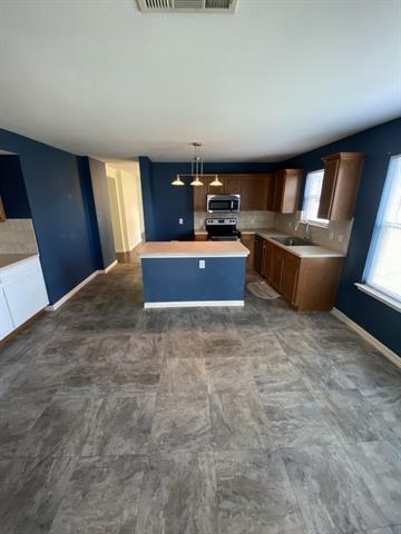 Building Photo - 626 Rockbrook Dr