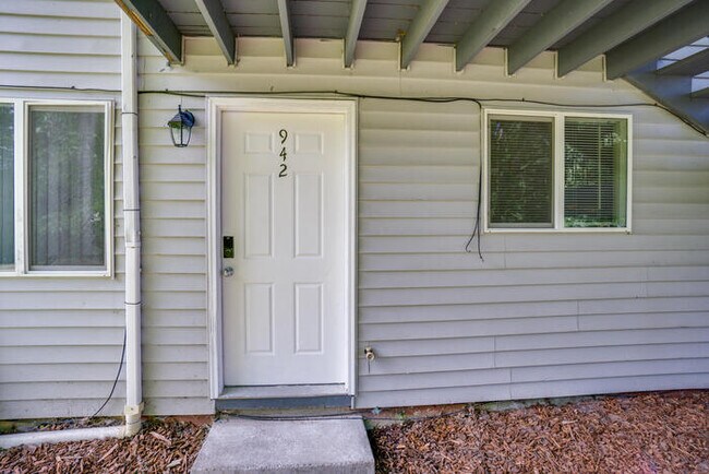 Building Photo - TWO BEDROOM NEAR NEW CASINO AND SHOPPING