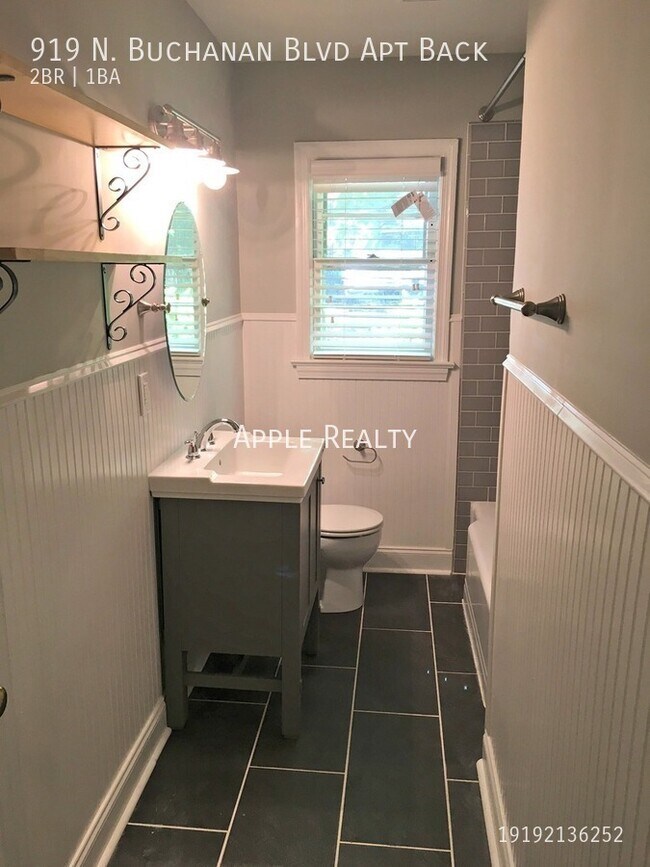 Foto del edificio - 919 N. Buchanan Blvd (Back) - Available mi...