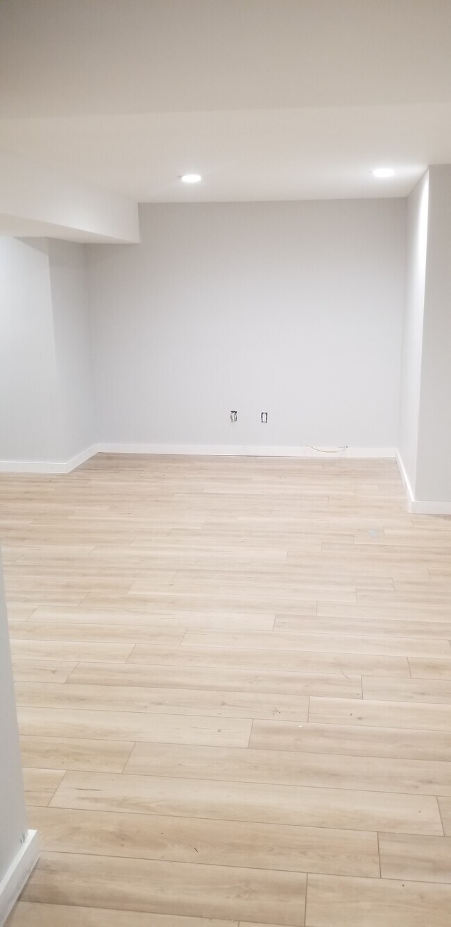 Foto del edificio - 16 Frost Valley Rd