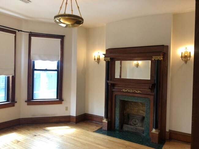 Building Photo - 526 W National Ave