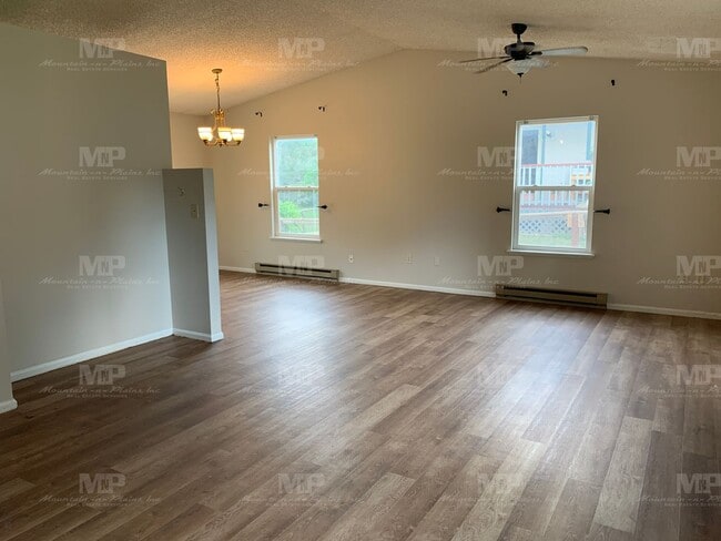 Foto del edificio - 1518 Glen Haven Dr