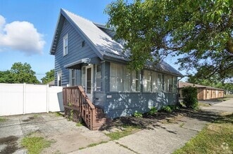 Building Photo - 3022 S Wayne Ave