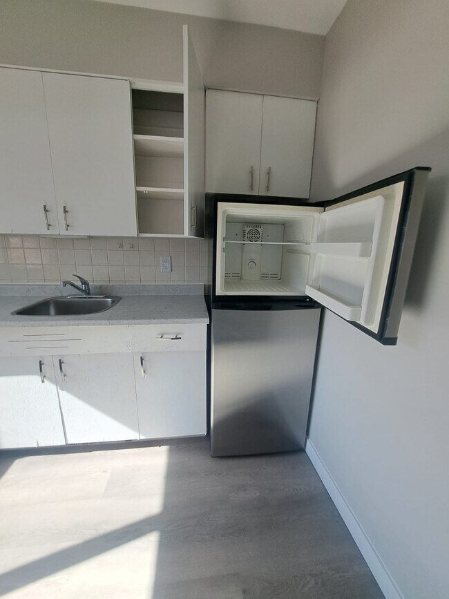 Photo du bâtiment - 10734-108 108 St NW