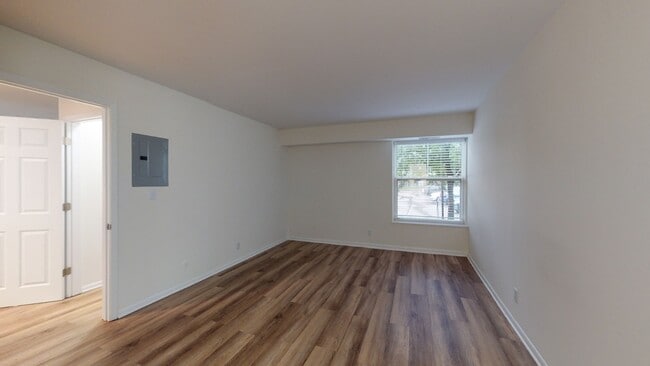 Interior Photo - The Commons at Windsor Gardens