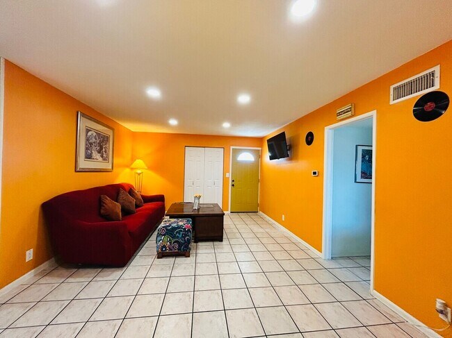 Foto del edificio - 8871 Belmont St