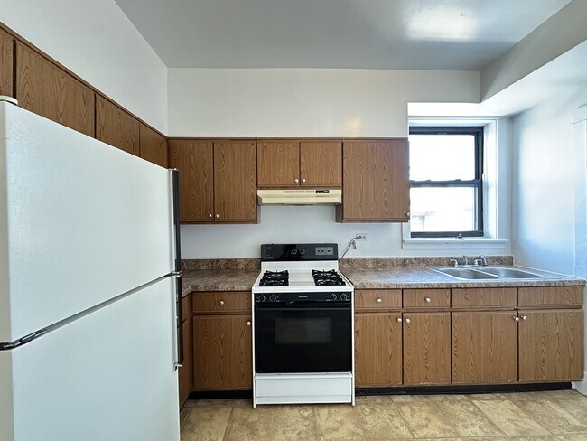 Foto del edificio - 2647 N Sawyer Ave