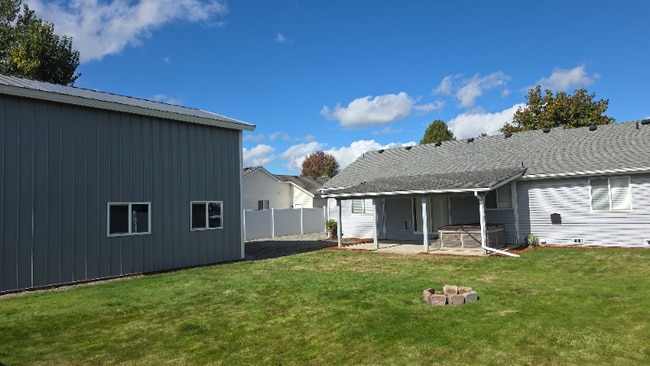 Building Photo - 1428 W Heron Ave