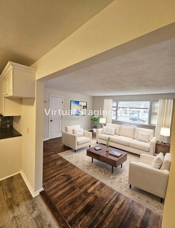Foto principal - 670 Main St