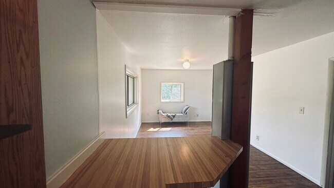 Building Photo - 213 N Plum Ave