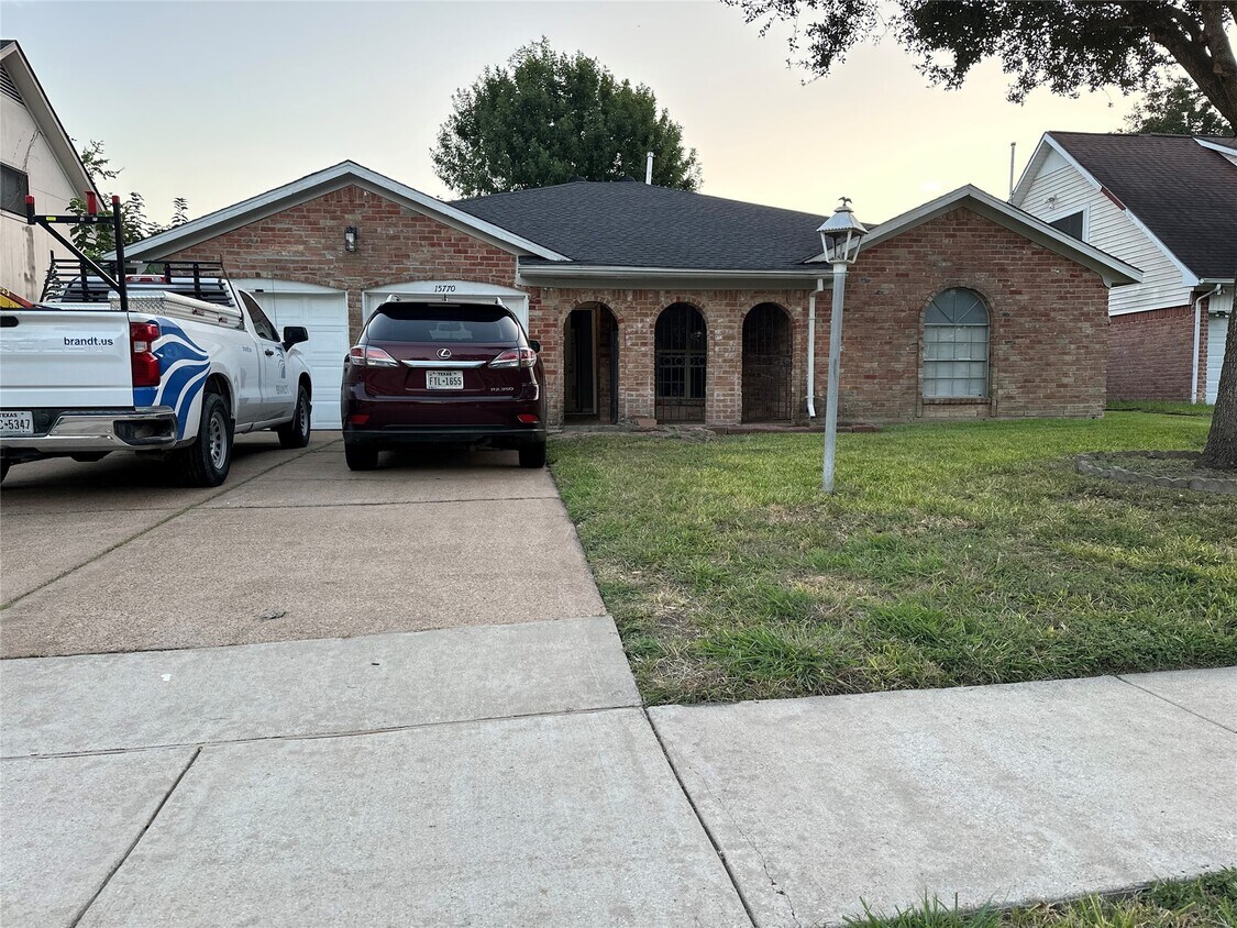 Foto principal - 15770 Chimney Rock Rd