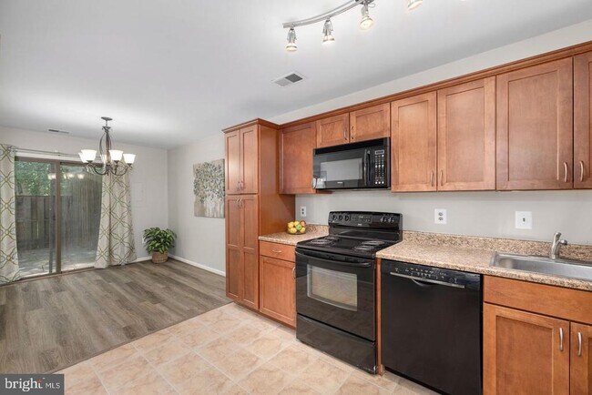 Building Photo - 10673 Spring Oak Ct