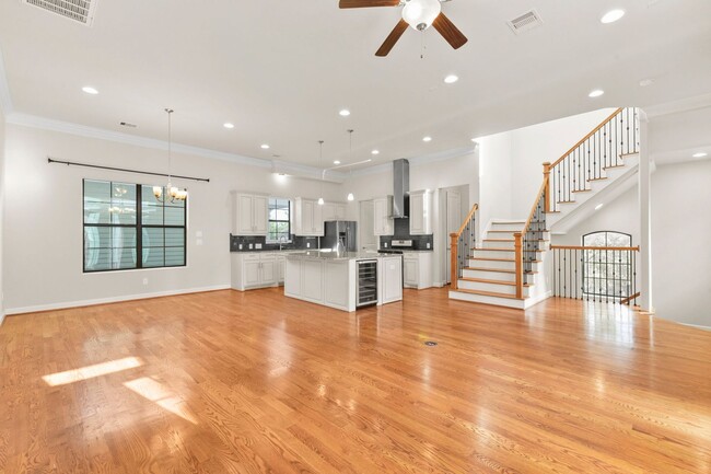Elegant 3-Bedroom Home in Gated Inner Loop... - Elegant 3-Bedroom Home in Gated Inner Loop...