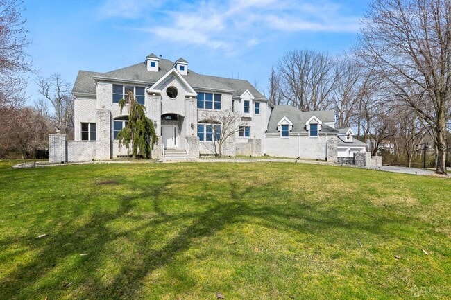 Building Photo - 8 Canby Dr