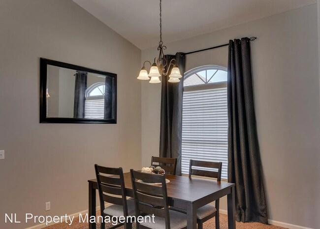 Foto del edificio - 5 br, 3 bath House - 19617 Poppleton Ave