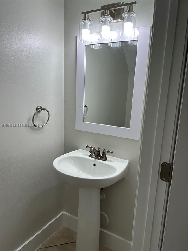 Foto del edificio - 17 Simonton Cir