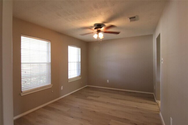 Foto del edificio - 15103 Petal Rose Ct