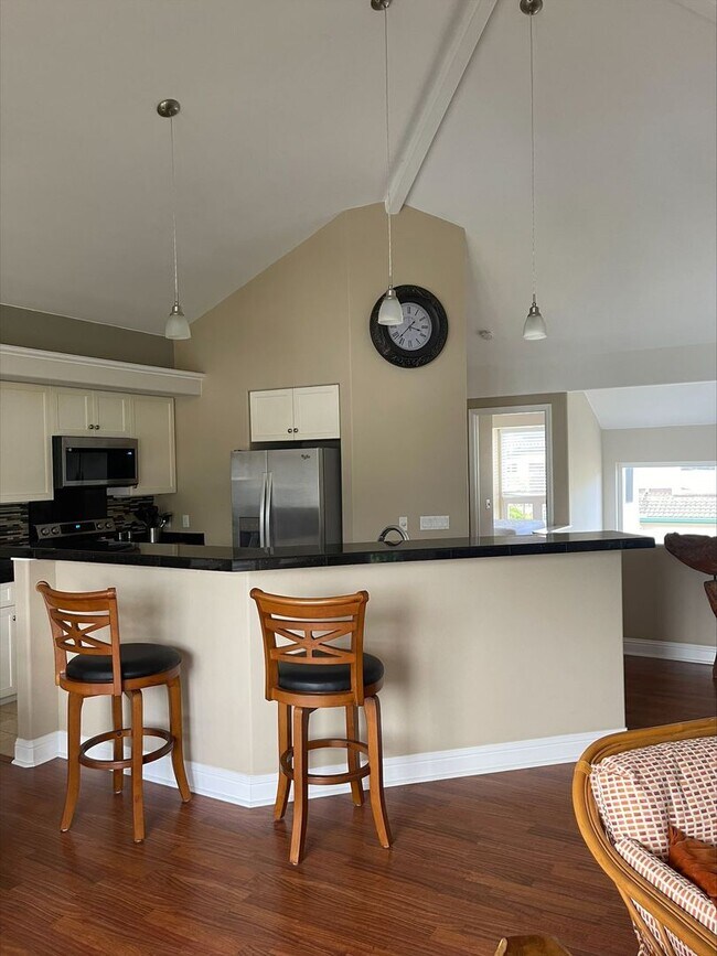 Foto del edificio - Furnished 3 Bedroom 3 Bath Condo