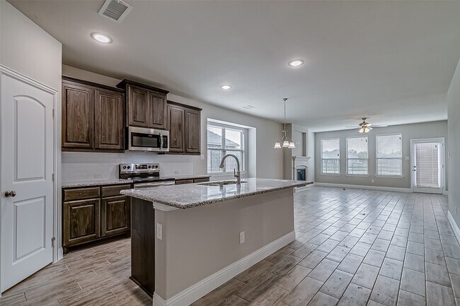 Building Photo - 327 Sweetspire Dr