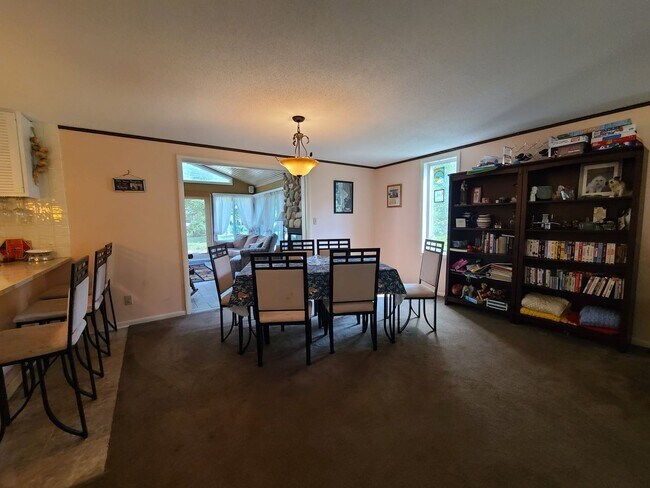 Foto del edificio - 3123 Lakeshore Dr