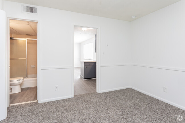 1BR, 1BA - Bedroom - 402 Lewis Street