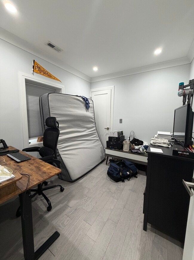 Foto del edificio - 2145 W Fletcher St
