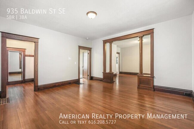 Building Photo - 935 Baldwin St SE