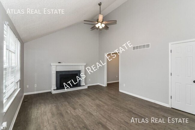 Building Photo - 2 WEEKS FREE RENT IF MOVED IN BY 8/31! Ama...