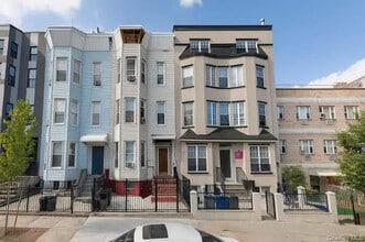 Building Photo - 95 Cornelia St